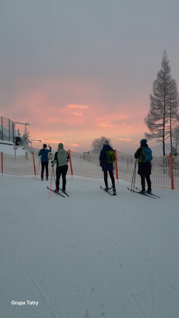 May be an image of 4 people, people skiing and text that says 'Grupa Tatry'